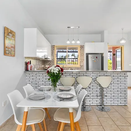 Aphrodite Gardens By Ezoria Apartman