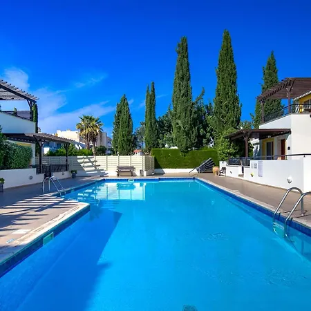 Aphrodite Gardens By Ezoria Apartman *
