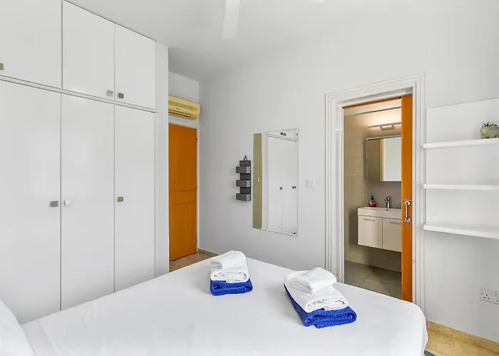 Aphrodite Gardens By Ezoria Apartman *